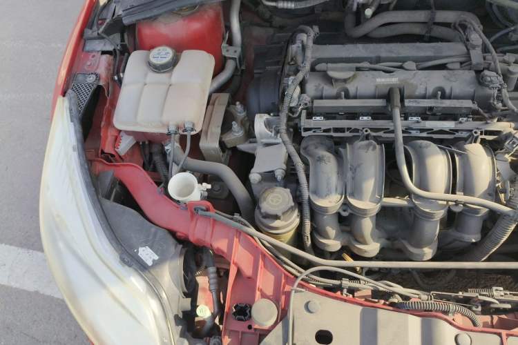 Used Ford Focus 2012 Hatchback 1.6L Automatic Fashion Edition Engine Bay Right