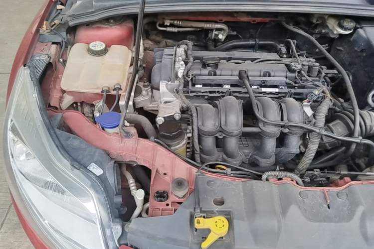 Used Ford Focus 2012 Hatchback 1.6L Automatic Fashion Edition Engine Bay Right