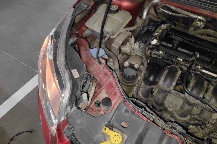 Used Ford Focus 2012 Sedan 1.6L Automatic Prestige Model Engine Bay Right