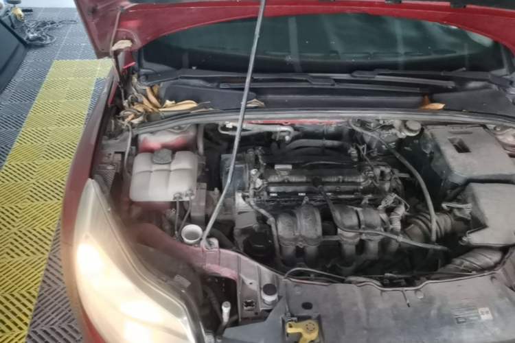 Used Ford Focus 2012 Sedan 1.6L Automatic Comfort Model Engine Bay Right