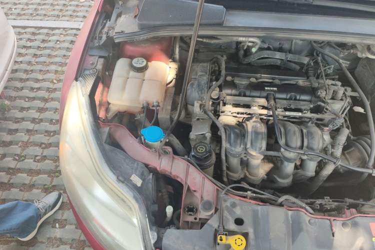 Used Ford Focus 2012 Sedan 1.6L Automatic Comfort Model Engine Bay Right