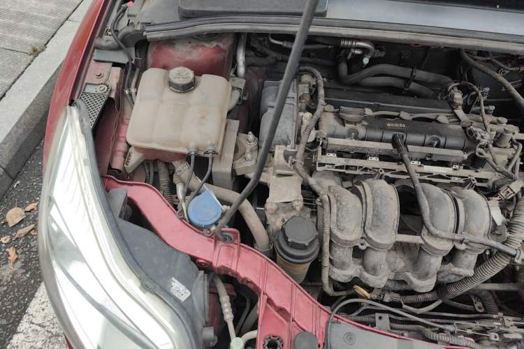 Used Ford Focus 2012 Hatchback 1.6L Automatic Fashion Edition Engine Bay Right
