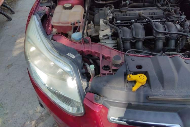 Used Ford Focus 2012 Sedan 1.6L Manual Comfort Model Engine Bay Right