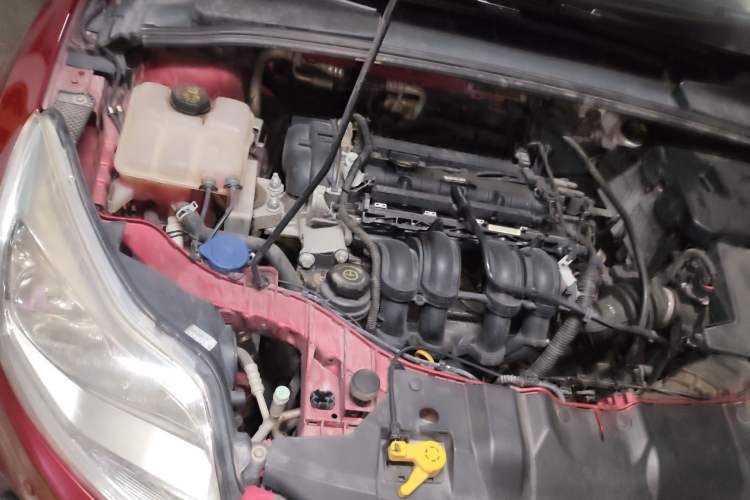 Used Ford Focus 2012 Hatchback 1.6L Automatic Comfort Model Engine Bay Right
