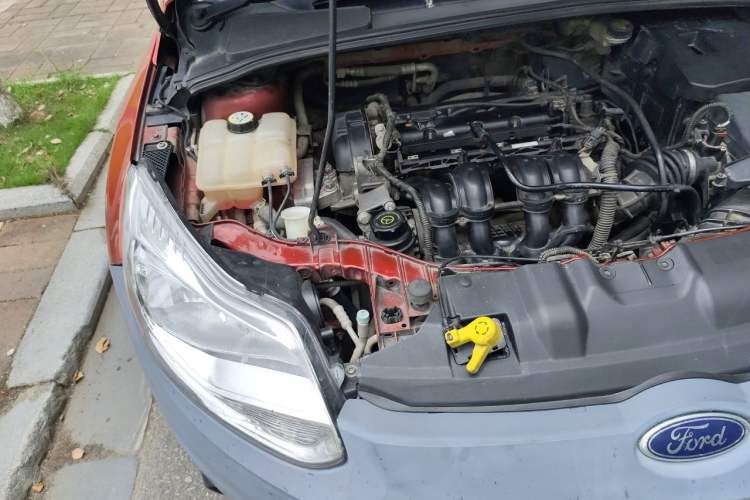 Used Ford Focus 2012 Hatchback 1.6L Automatic Comfort Model Engine Bay Right