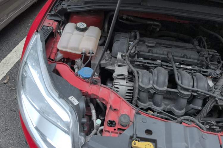 Used Ford Focus 2012 Hatchback 1.6L Manual Comfort Model Engine Bay Right