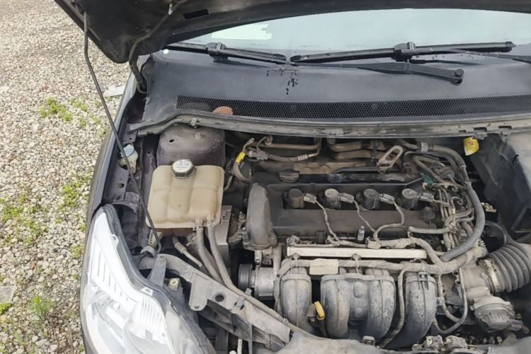 Used Ford Focus 2012 Sedan Classic 1.8L Manual Base Model Engine Bay Right