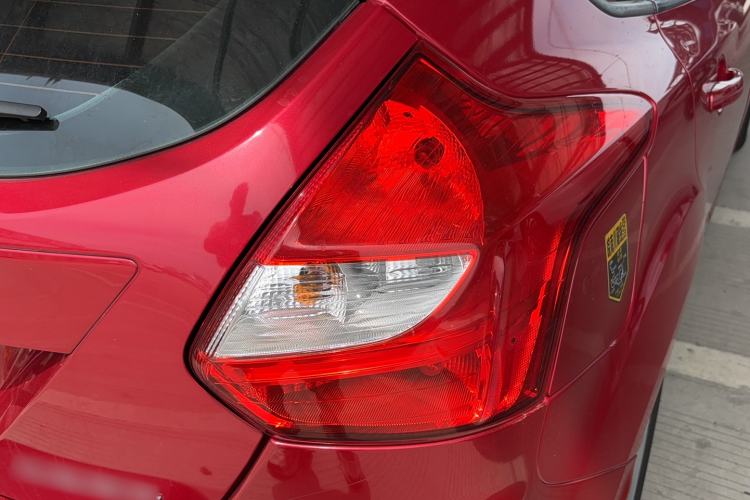 Used Ford Focus 2012 Hatchback 1.6L Manual Fashion Edition Exterior 3