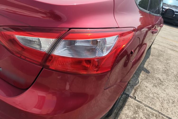 Used Ford Focus 2012 Sedan 1.6L Automatic Comfort Model Exterior 3