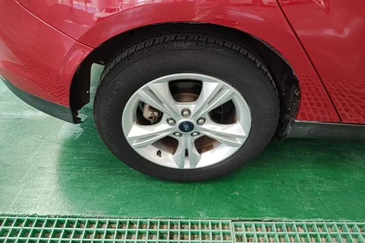 Used Ford Focus 2012 Hatchback 1.6L Automatic Fashion Edition Exterior 3
