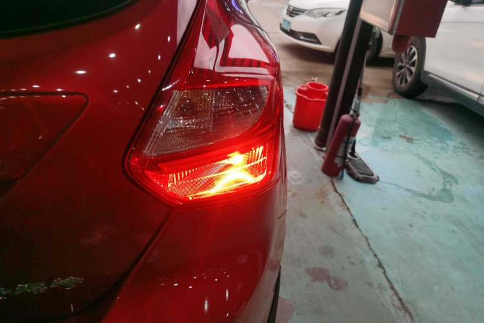 Used Ford Focus 2012 Hatchback 1.6L Automatic Fashion Edition Exterior 3