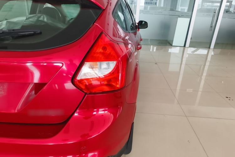 Used Ford Focus 2012 Hatchback 1.6L Automatic Fashion Edition Exterior 3