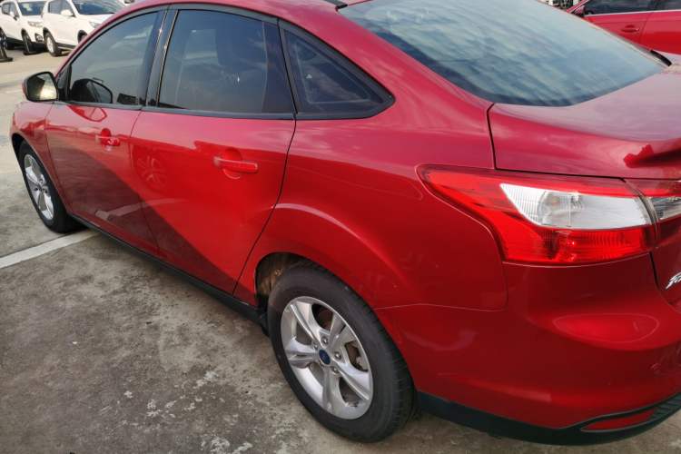 Used Ford Focus 2012 Sedan 1.6L Automatic Fashion Edition Exterior 3