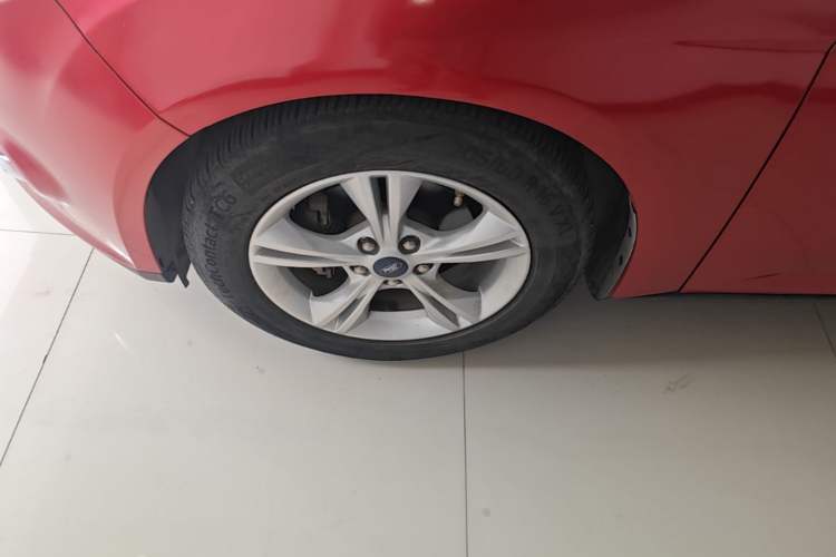 Used Ford Focus 2012 Sedan 1.6L Automatic Fashion Edition Exterior 4