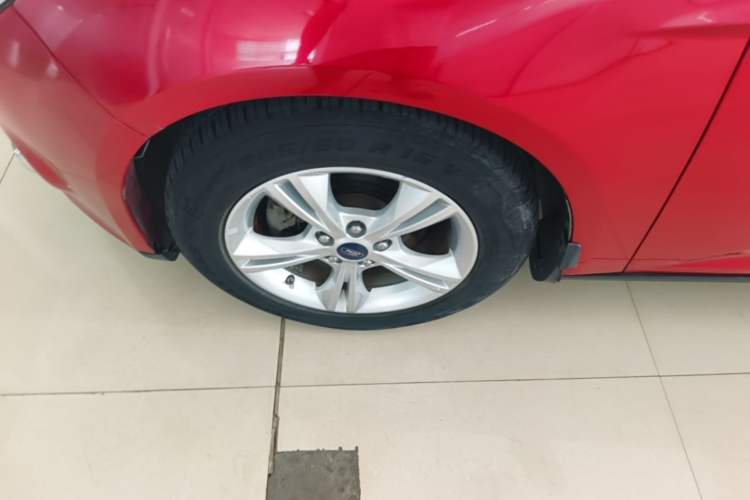 Used Ford Focus 2012 Hatchback 1.6L Automatic Fashion Edition Exterior 4