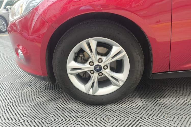 Used Ford Focus 2012 Sedan 1.6L Automatic Fashion Edition Exterior 4