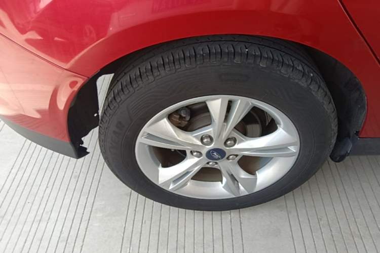 Used Ford Focus 2012 Hatchback 1.6L Manual Fashion Edition Exterior 5