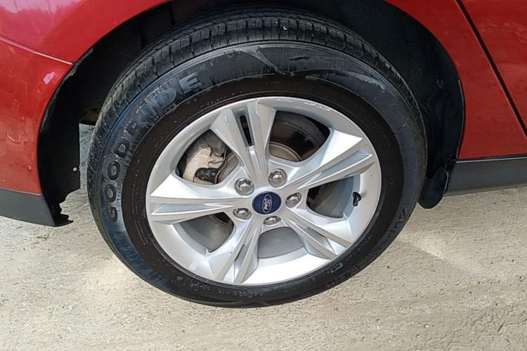 Used Ford Focus 2012 Hatchback 1.6L Automatic Fashion Edition Exterior 5