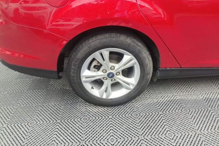 Used Ford Focus 2012 Sedan 1.6L Automatic Fashion Edition Exterior 5