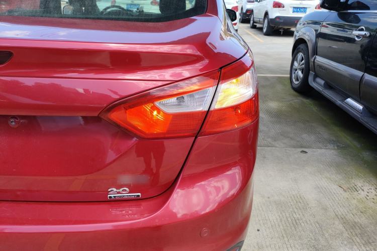 Used Ford Focus 2012 Sedan 1.6L Automatic Fashion Edition Exterior 6