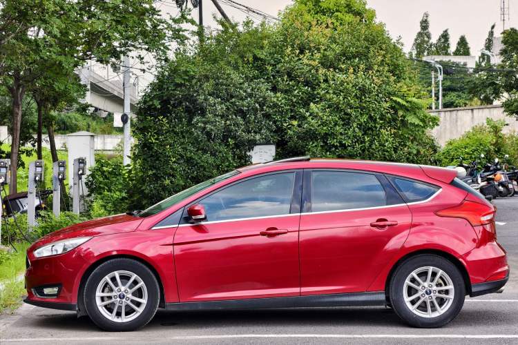 Used Ford Focus 2012 Sedan 1.6L Automatic Fashion Edition Exterior 6