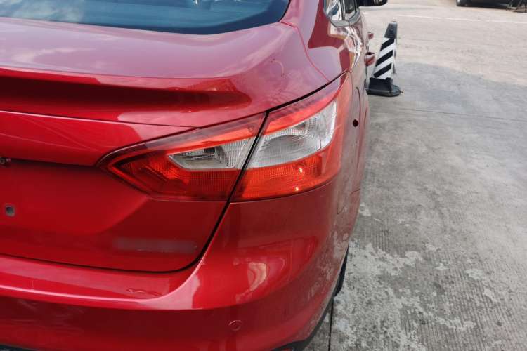 Used Ford Focus 2012 Sedan 1.6L Automatic Fashion Edition Exterior 6