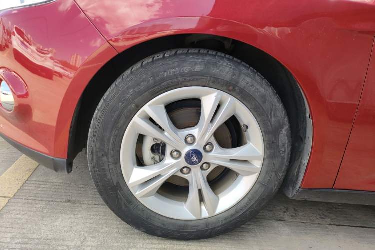 Used Ford Focus 2012 Sedan 1.6L Automatic Fashion Edition Exterior 7