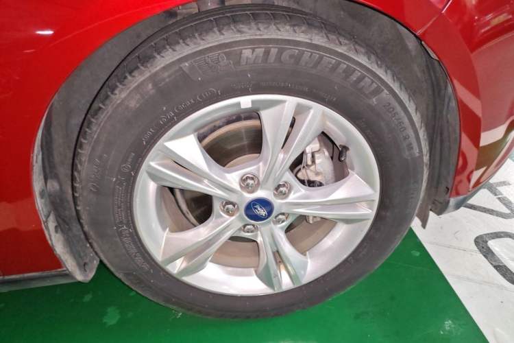 Used Ford Focus 2012 Hatchback 1.6L Automatic Fashion Edition Exterior 7