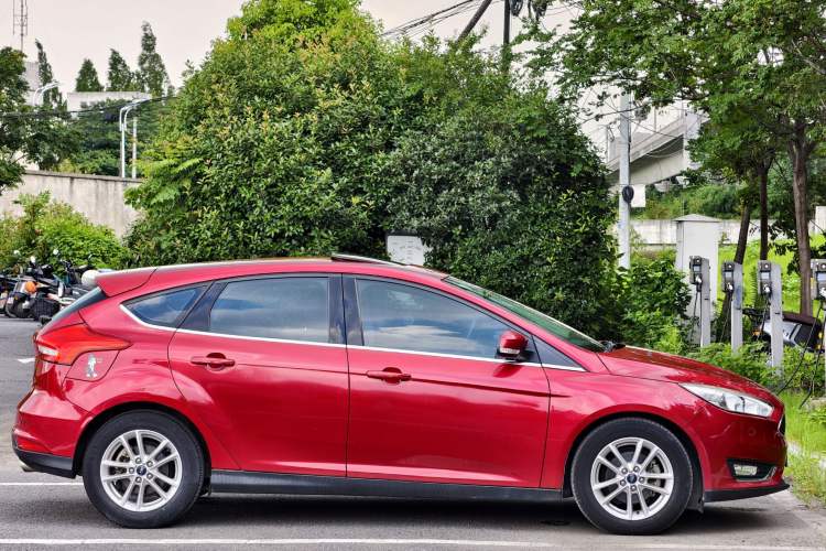 Used Ford Focus 2012 Sedan 1.6L Automatic Fashion Edition Exterior 7