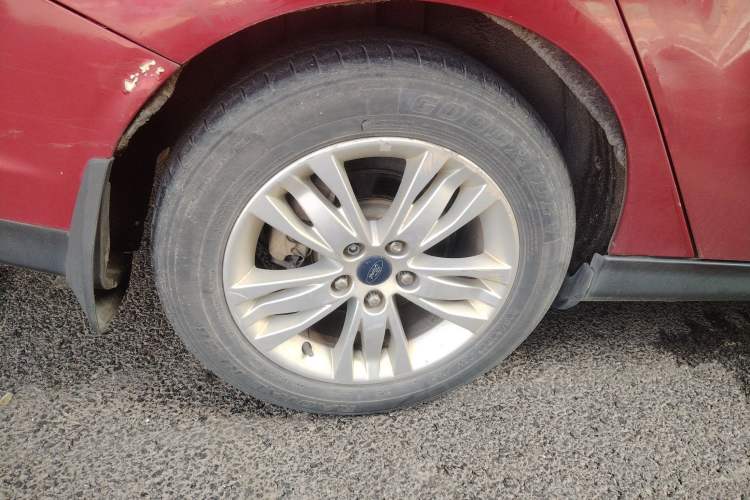 Used Ford Focus 2012 Sedan 1.6L Automatic Comfort Model Exterior 8