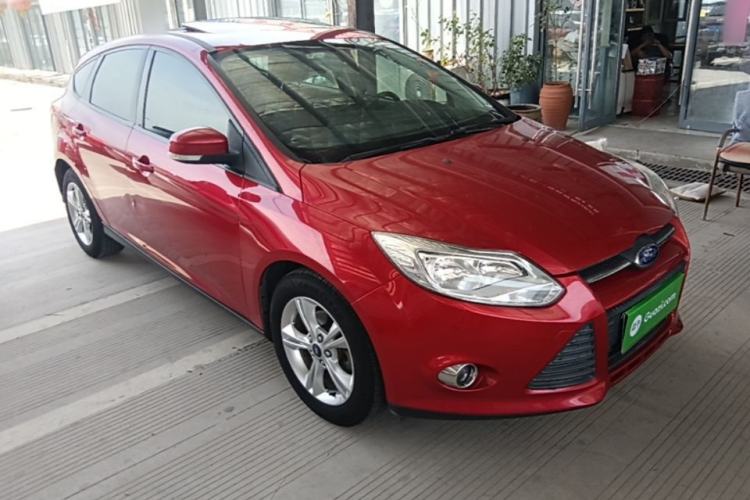 Used Ford Focus 2012 Hatchback 1.6L Manual Fashion Edition Front Right 45 Deg