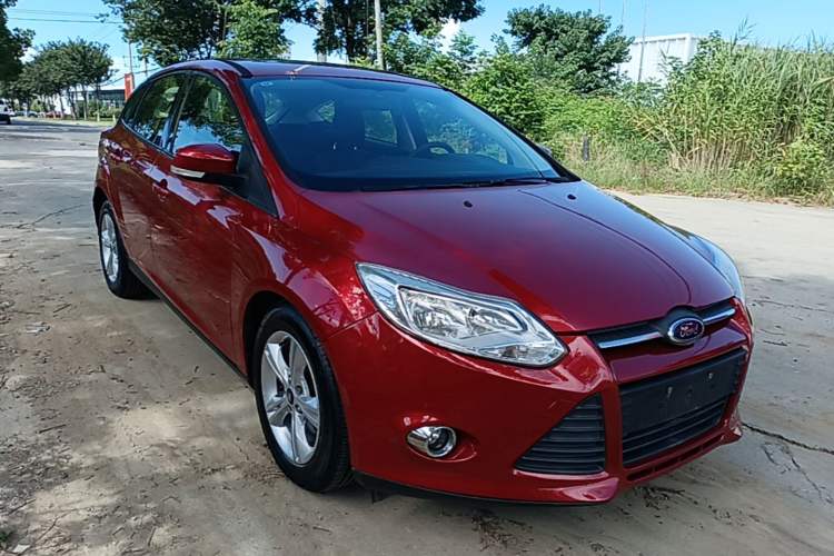 Used Ford Focus 2012 Hatchback 1.6L Automatic Fashion Edition Front Right 45 Deg