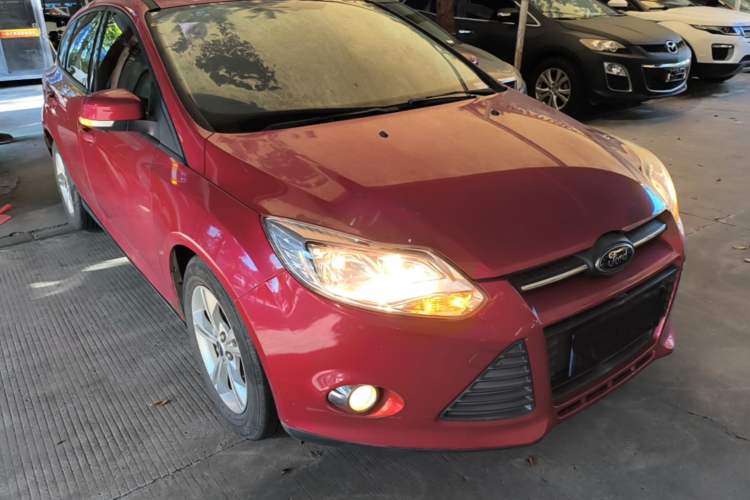Used Ford Focus 2012 Hatchback 1.6L Automatic Fashion Edition Front Right 45 Deg