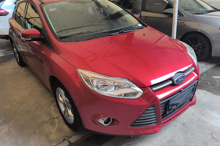 Used Ford Focus 2012 Hatchback 1.6L Automatic Fashion Edition Front Right 45 Deg