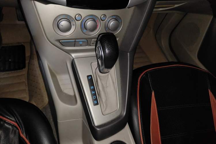 Used Ford Focus 2012 Sedan 1.6L Automatic Comfort Model Gear Lever