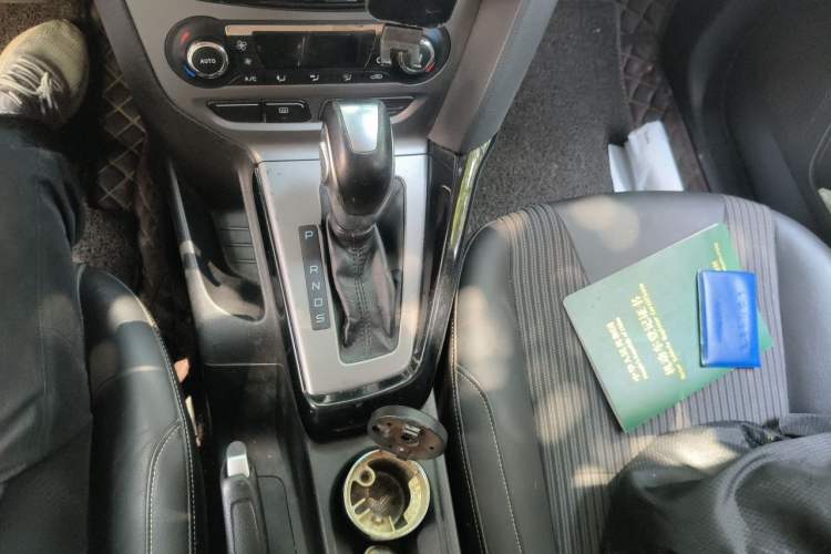 Used Ford Focus 2012 Hatchback 1.6L Automatic Fashion Edition Gear Lever