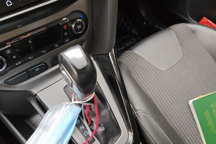Used Ford Focus 2012 Sedan 1.6L Automatic Fashion Edition Gear Lever