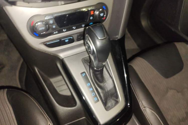 Used Ford Focus 2012 Hatchback 1.6L Automatic Fashion Edition Gear Lever
