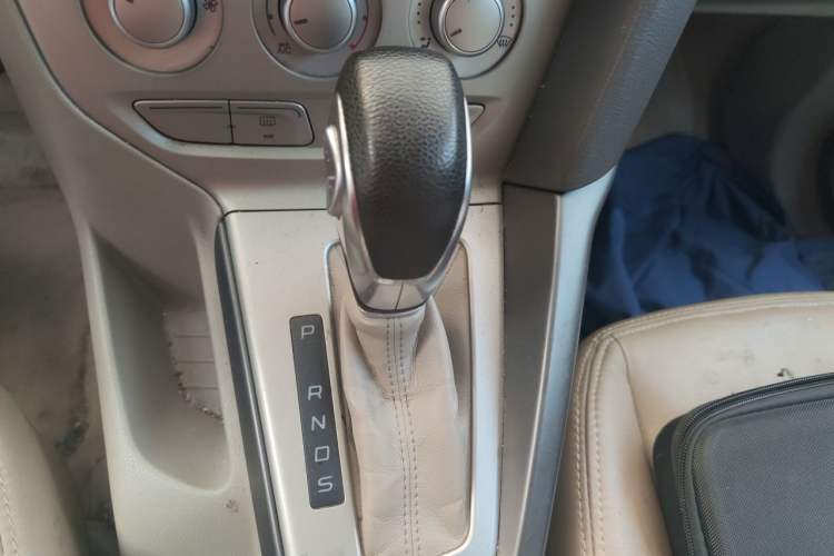 Used Ford Focus 2012 Sedan 1.6L Automatic Comfort Model Gear Lever
