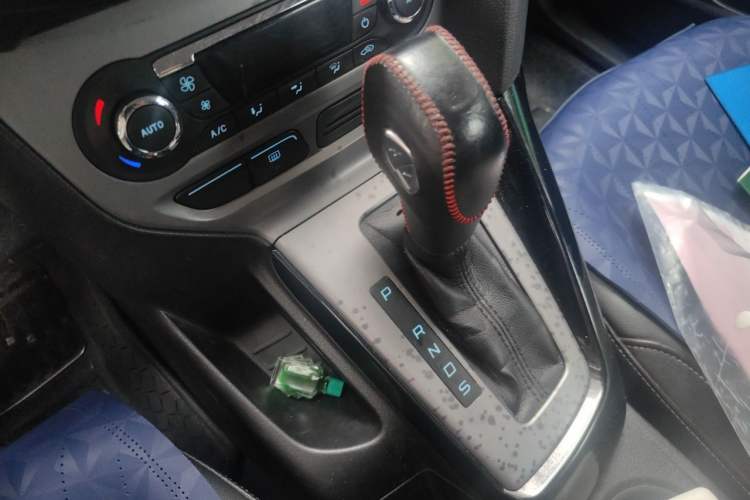 Used Ford Focus 2012 Hatchback 1.6L Automatic Fashion Edition Gear Lever