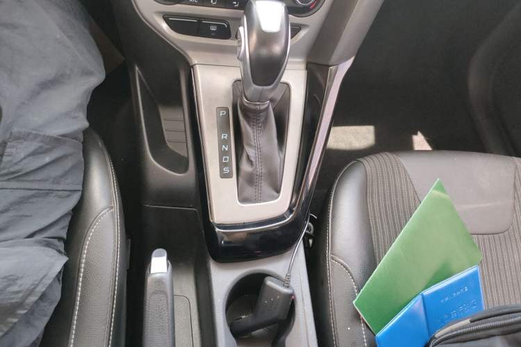 Used Ford Focus 2012 Sedan 1.6L Automatic Fashion Edition Gear Lever
