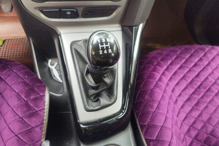 Used Ford Focus 2012 Hatchback 1.6L Manual Fashion Edition Gear Lever