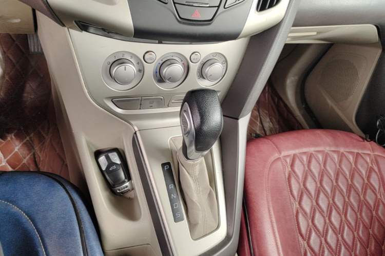 Used Ford Focus 2012 Sedan 1.6L Automatic Comfort Model Gear Lever