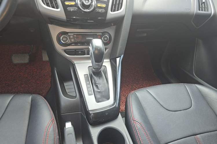 Used Ford Focus 2012 Sedan 1.6L Automatic Fashion Edition Gear Lever