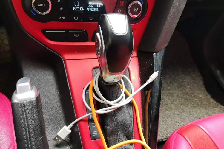 Used Ford Focus 2012 Hatchback 2.0L Automatic Luxury Sport Model Gear Lever