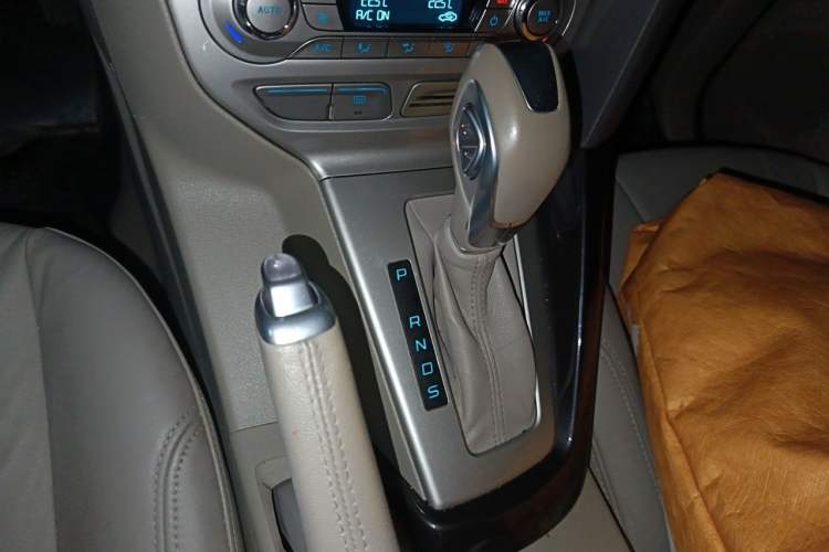 Used Ford Focus 2012 Sedan 1.6L Automatic Prestige Model Gear Lever
