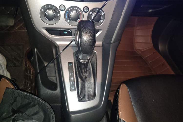 Used Ford Focus 2012 Hatchback 1.6L Automatic Comfort Model Gear Lever