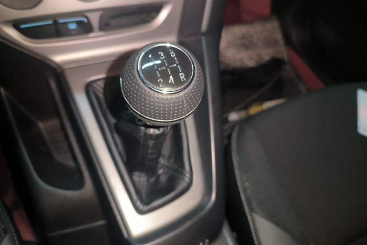 Used Ford Focus 2012 Sedan 1.6L Manual Comfort Model Gear Lever