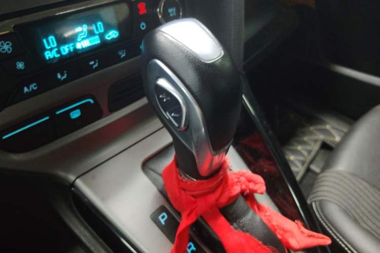 Used Ford Focus 2012 Hatchback 1.6L Automatic Fashion Edition Gear Lever