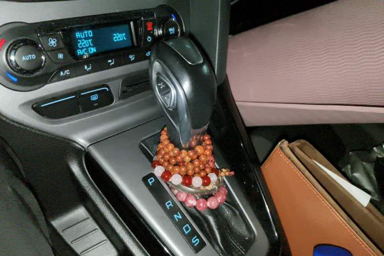 Used Ford Focus 2012 Hatchback 1.6L Automatic Fashion Edition Gear Lever